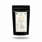 PHENIOX No. 2 Espresso, 250-g-Packung mit hellem Etikett und weichem Schatten vor weißem Hintergrund