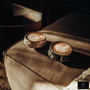Barista Tassen Set - 2 x ca. 180 ml Cappuccino Tassen aus Steingut & 4er Kaffee Probierpaket
