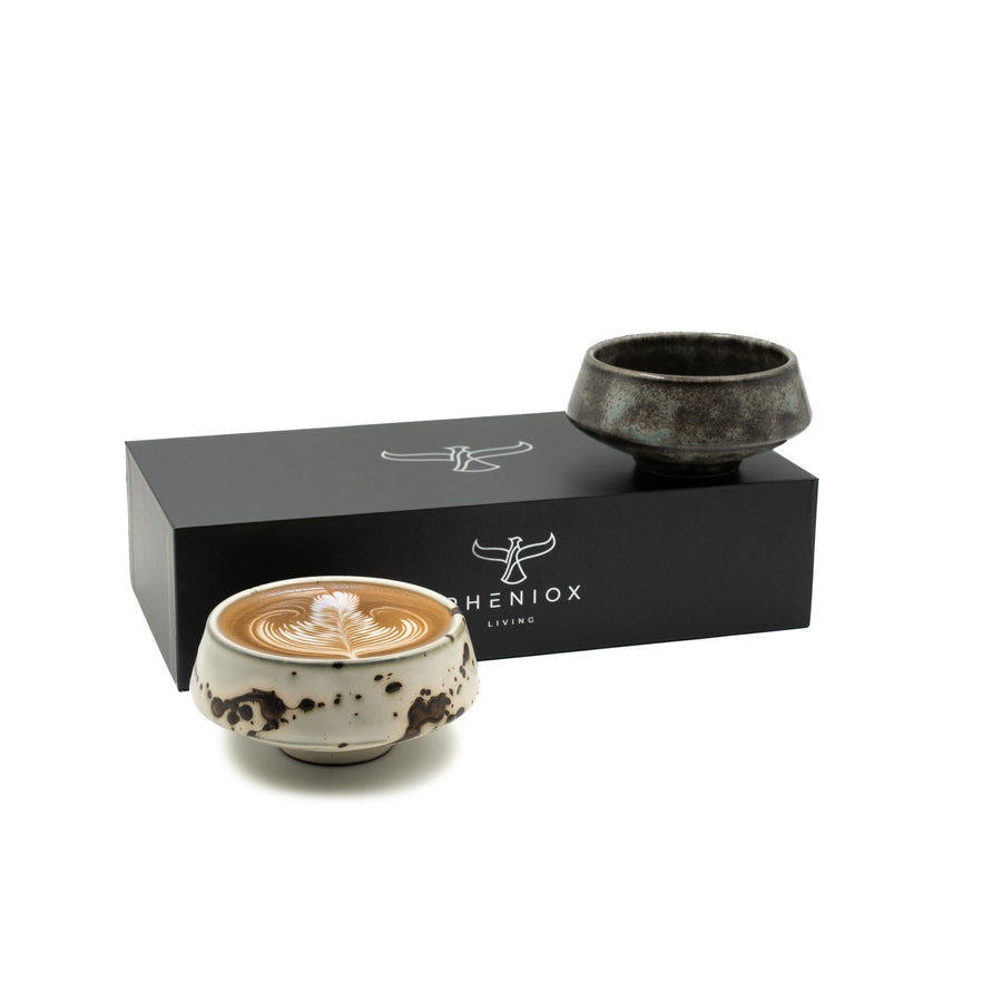 Cappuccino-Tassen-Set Barista: zwei Steinguttassen à ca. 180 ml in Beige-Braun und Schwarz-Grau mit Geschenkverpackung