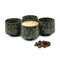 Cappuccino Tassen Set Tibet in der Farbe Grün mit Latte Art darin.