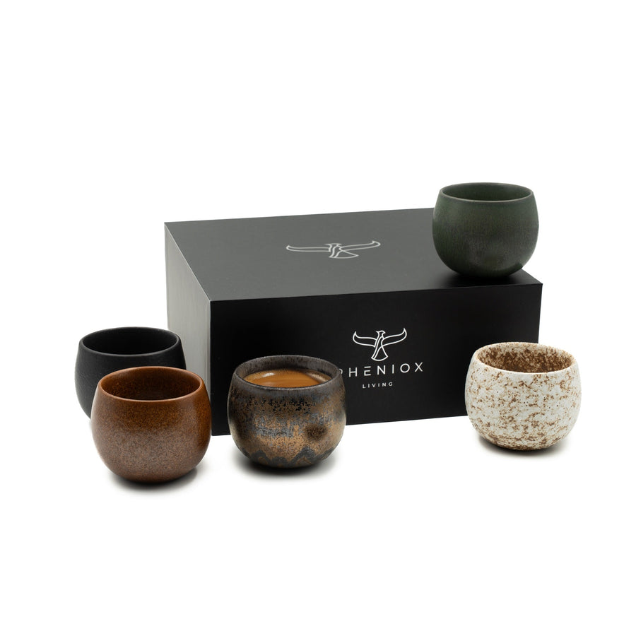 Espressotassen-Set Timeout mini: fünf Steinguttassen à 50 ml in Grün, Braun, Schwarz, Bronze gesprenkelt und Weiß gesprenkelt mit Geschenkverpackung