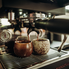 Espressotassen Set Timeout mini - 5 x 50 ml Steinguttassen, No.1 Bio Espresso 1 kg & No.3 All-round Espresso 1 kg